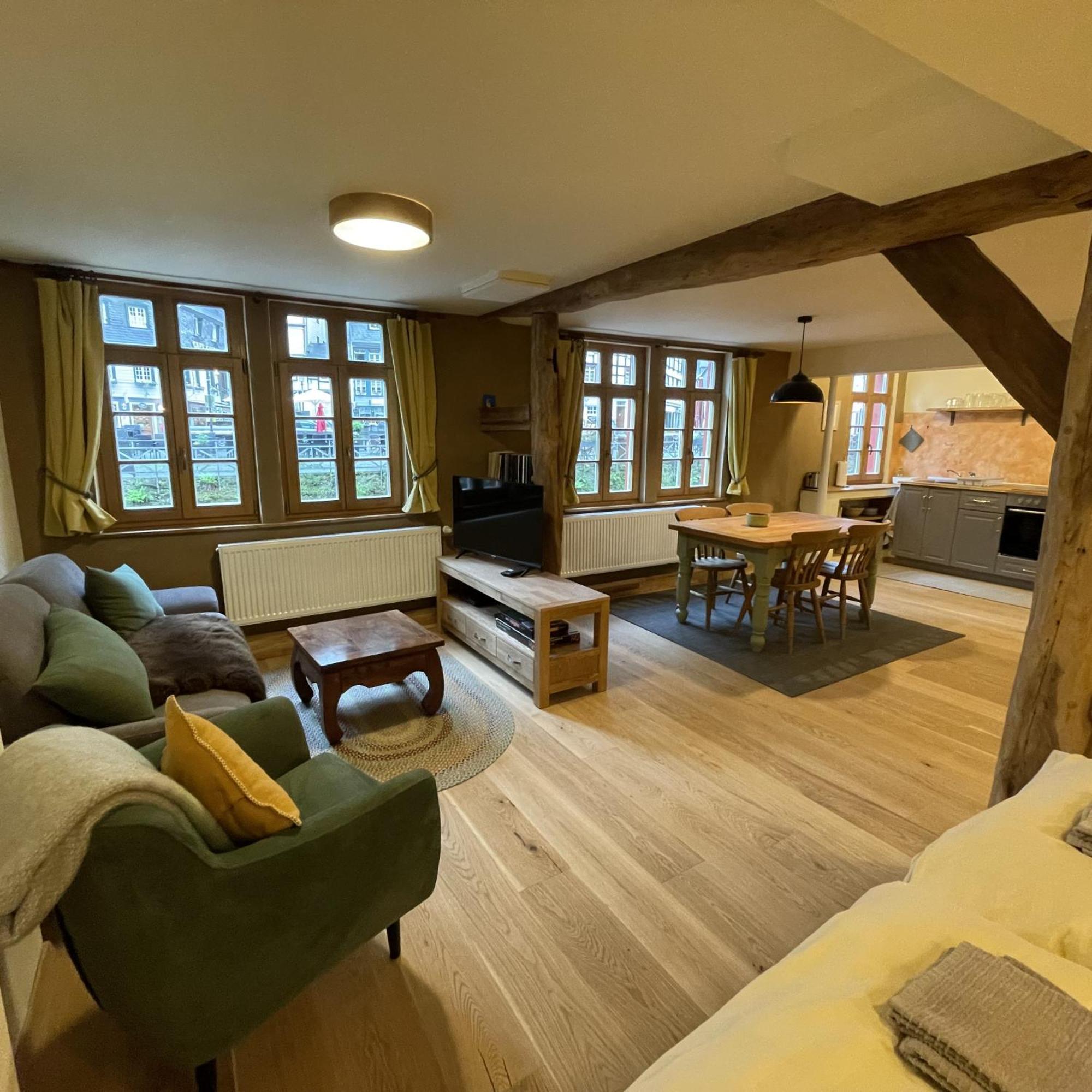 Apartment Am Fluss Im Haus An Der Rur Моншау Екстериор снимка
